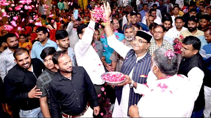 नरेला विधानसभा के वार्ड 36 और 70 में होली मिलन समारोह का आयोजन